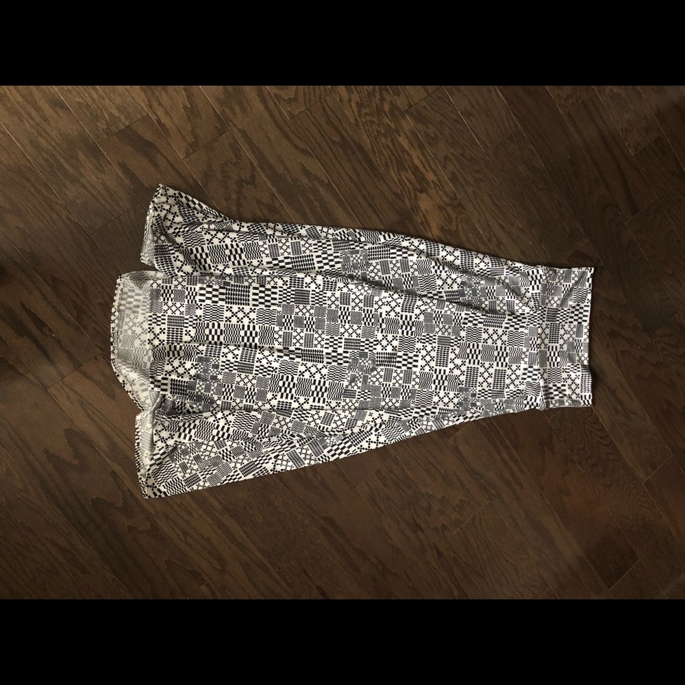 Lularoe Maxi Skirt B&W EUC. Sz S. Stretchy!